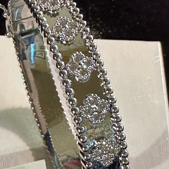 Clover Bracelet CZ and Stainless Steel NWT - Picture 9 of 12